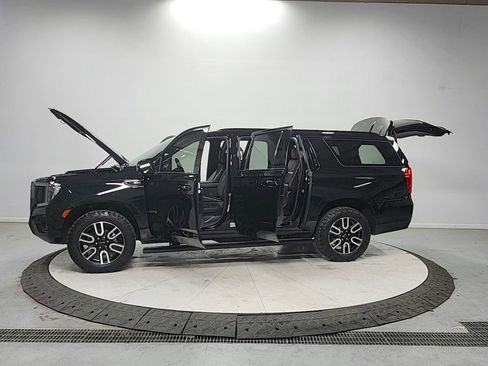 Used 2023 GMC Yukon XL AT4 w/ AT4 Premium Package AWD/4WD image 12