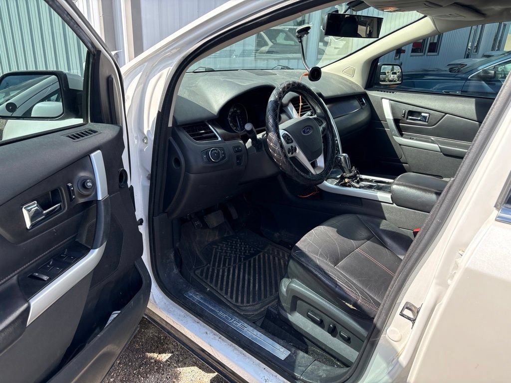 Used 2014 Ford Edge Limited w/ Equipment Group 302A AWD/4WD image 11