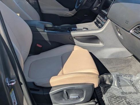 Used 2019 Jaguar F-PACE Premium image 21