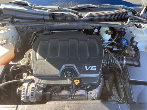 Used 2011 Buick Lucerne CXL image 6