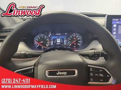 Used 2025 Jeep Compass Limited AWD/4WD image 24