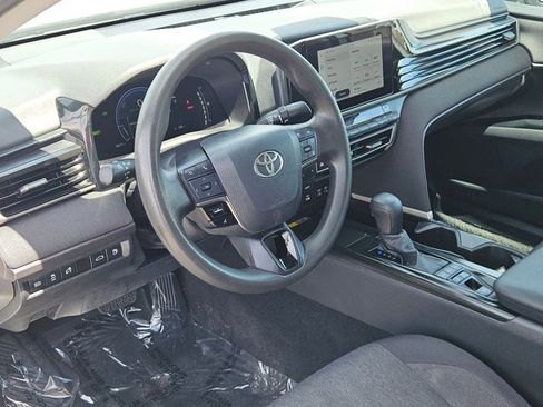 Used 2025 Toyota Camry LE FWD image 12