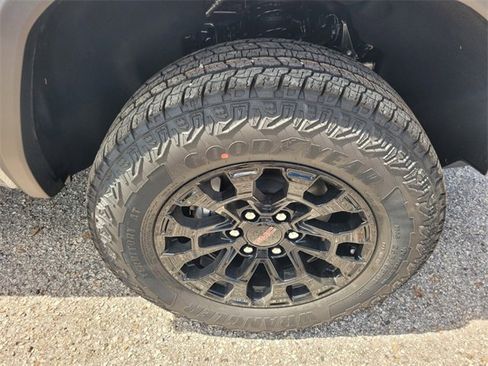 New 2026 GMC Canyon Elevation w/ Convenience Package image 15