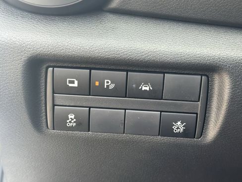 Used 2025 Nissan Versa S w/ Trunk Package image 14