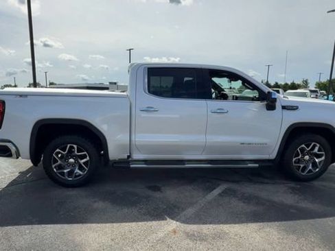 Used 2023 GMC Sierra 1500 SLT w/ SLT Convenience Package AWD/4WD image 9