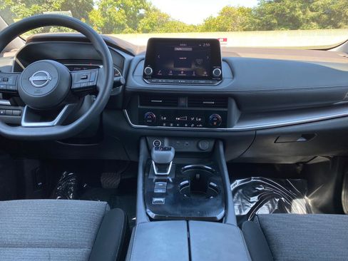 Used 2023 Nissan Rogue SV image 17