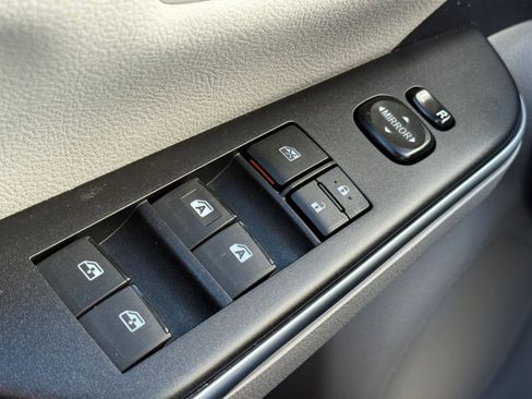 Used 2017 Toyota Camry LE image 26