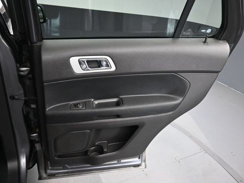 Used 2014 Ford Explorer XLT w/ Equipment Group 202A AWD/4WD image 36