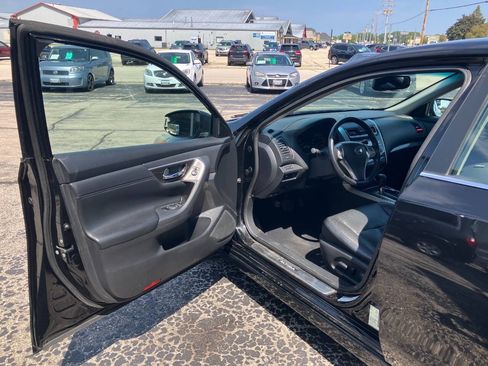 Used 2014 Nissan Altima 2.5 SL w/ Moonroof Package FWD image 9