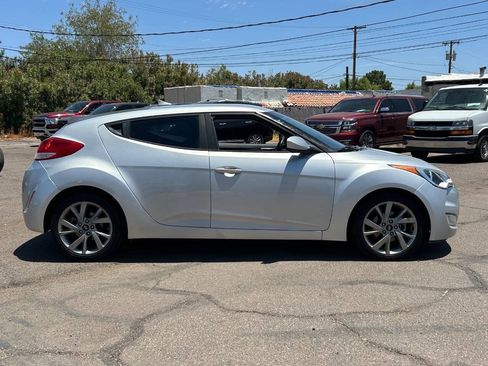 Used 2017 Hyundai Veloster FWD image 2