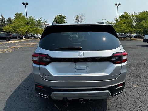 Used 2023 Honda Pilot Elite image 4