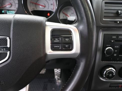 Used 2013 Dodge Challenger R/T image 29