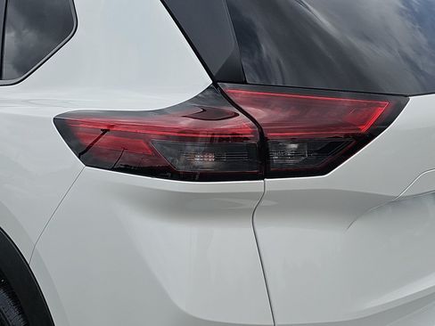 Used 2026 Nissan Rogue SV FWD image 30