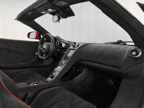 Used 2015 McLaren 650S Spider image 28