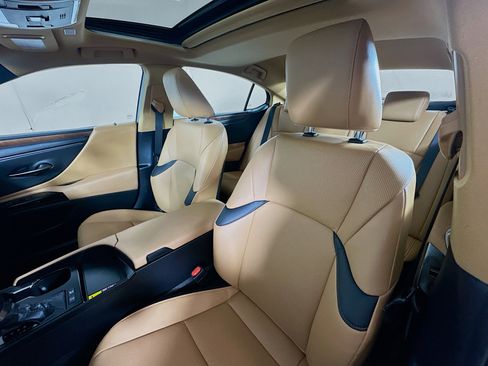 Certified 2025 Lexus ES 300h F Sport image 19