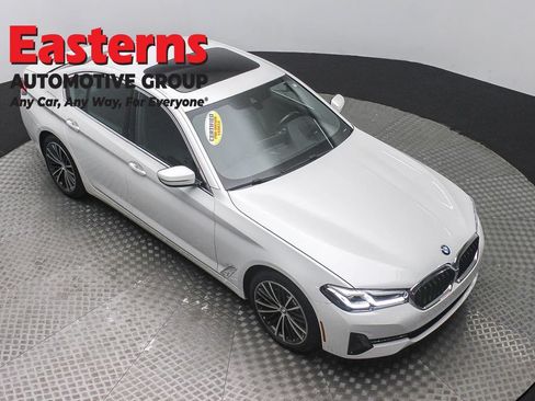 Used 2022 BMW 530i xDrive w/ Premium Package AWD/4WD image 3