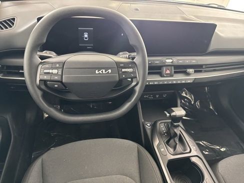 Used 2025 Kia K4 LXS image 29