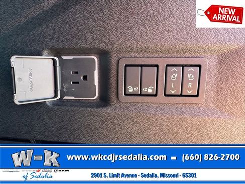 Used 2024 GMC Yukon AT4 AWD/4WD image 37