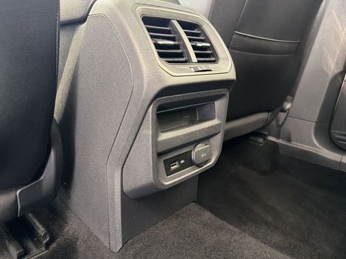 Used 2019 Volkswagen Tiguan SE w/ Panoramic Sunroof Package image 31