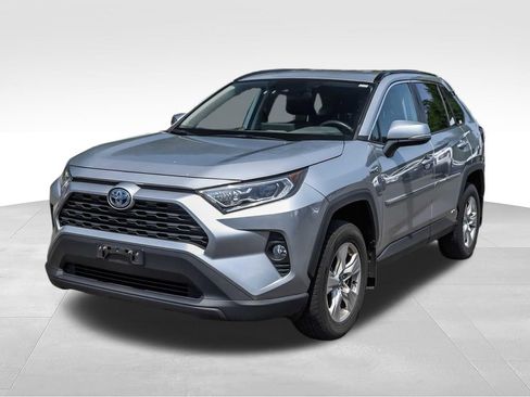 Used 2021 Toyota RAV4 XLE w/ XLE Grade Weather Package AWD/4WD image 8