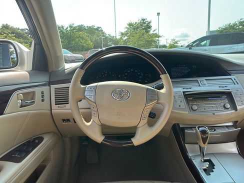 Used 2010 Toyota Avalon Limited FWD image 28