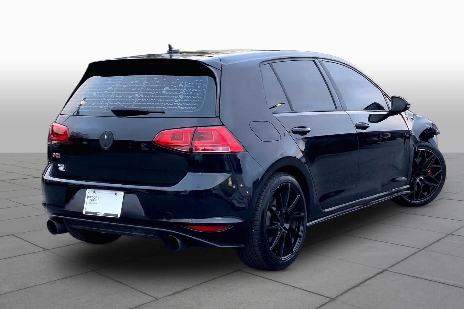 Used 2017 Volkswagen GTI SE FWD image 10