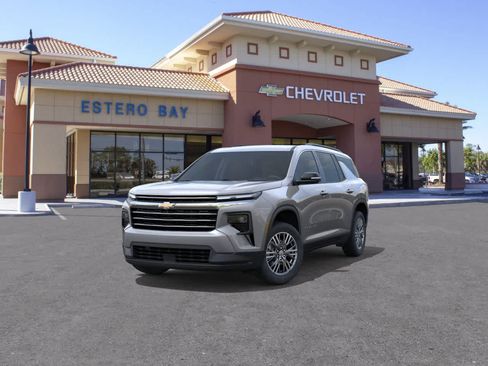 New 2026 Chevrolet Traverse LT w/ Driver Confidence Package FWD image 8