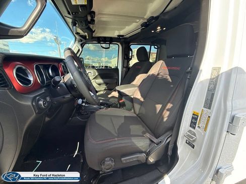 Used 2023 Jeep Gladiator Rubicon w/ Cold Weather Group AWD/4WD image 16