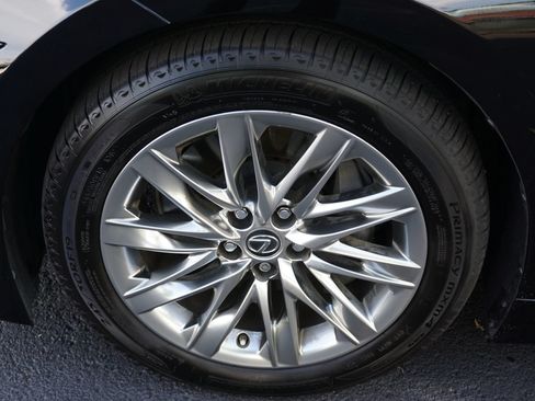 Used 2018 Lexus LS 500 w/ Accessory Package (Z2) RWD image 13