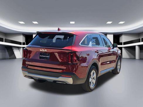 Certified 2025 Kia Sorento LX FWD image 6