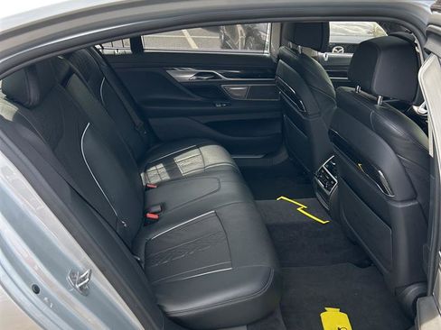 Used 2018 BMW 750Li xDrive image 7