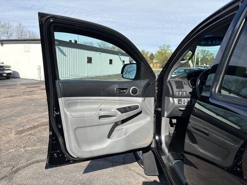 Used 2014 Toyota Tacoma PreRunner w/ TRD Sport Package RWD image 16