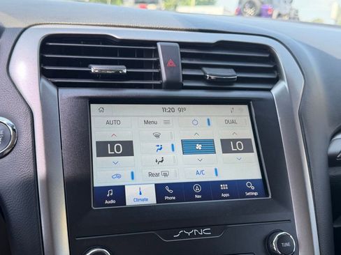 Used 2020 Ford Fusion SE FWD image 21