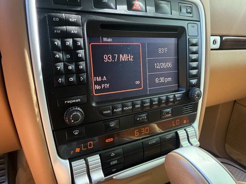 Used 2005 Porsche Cayenne Turbo AWD/4WD image 13