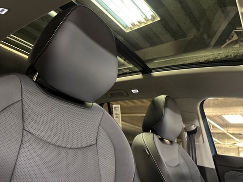 New 2026 Volkswagen Tiguan SE image 16