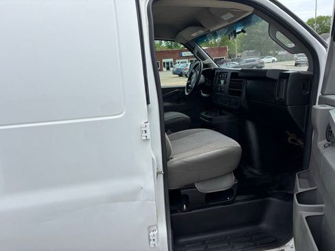Used 2008 GMC Savana 2500 RWD image 12