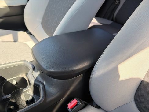 Used 2022 Toyota RAV4 XLE w/ Convenience Package AWD/4WD image 14