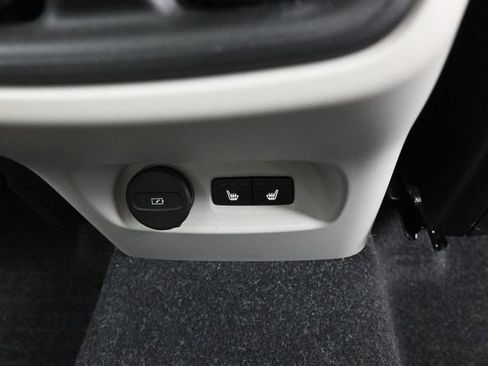 Used 2023 Volvo XC40 B5 Plus w/ Driver Assist Package AWD/4WD image 34