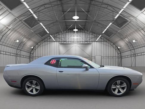 Used 2015 Dodge Challenger SXT image 8