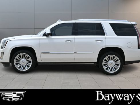 Used 2017 Cadillac Escalade Platinum RWD image 5