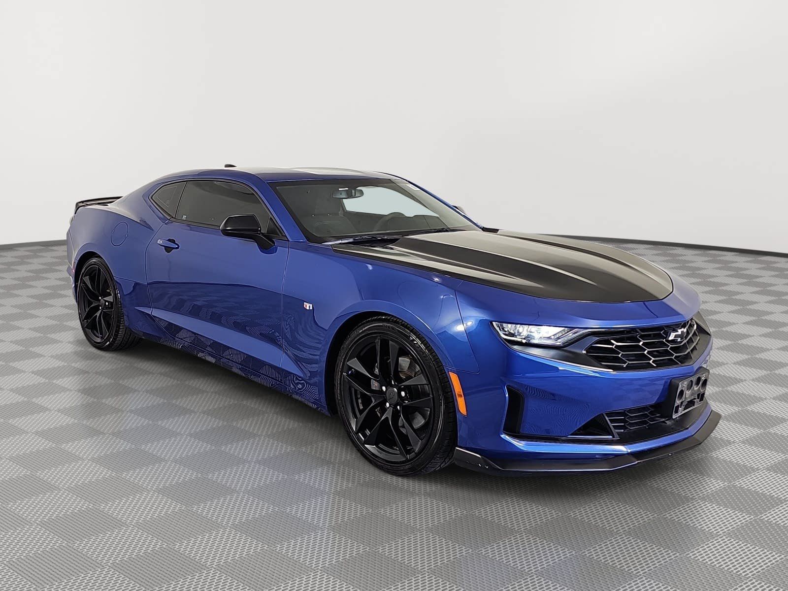 Used 2019 Chevrolet Camaro LT w/ 1LE Track Performance Package RWD image 2