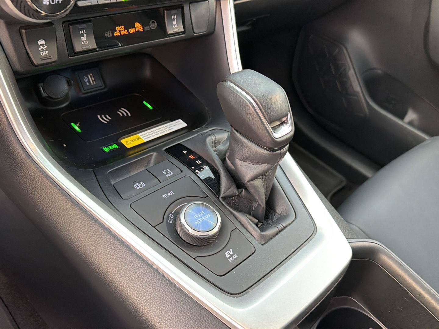 Certified 2025 Toyota RAV4 XSE AWD/4WD image 28