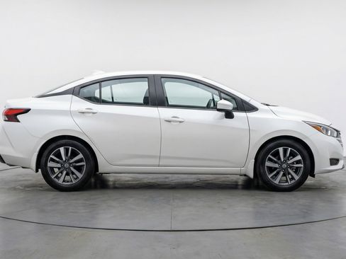 Used 2025 Nissan Versa SV image 11