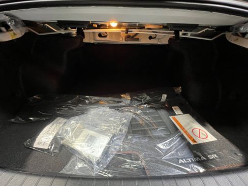 New 2025 Nissan Altima 2.5 SR image 34