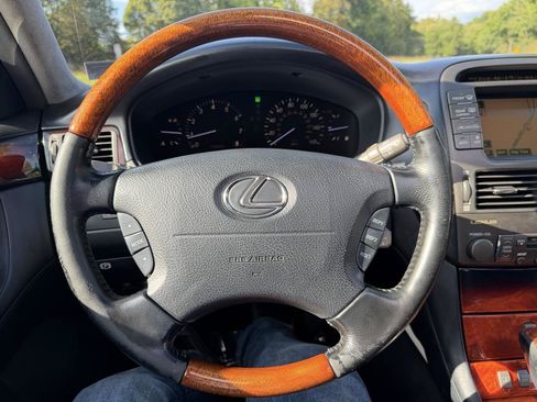 Used 2005 Lexus LS 430 RWD image 12