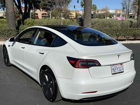 Used 2021 Tesla Model 3 Standard Range Plus image 2