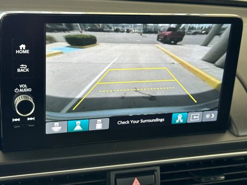 Used 2025 Honda Pilot Touring image 21