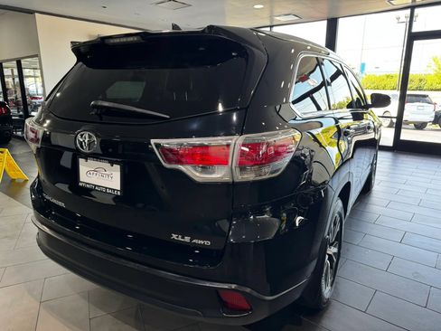 Used 2016 Toyota Highlander XLE AWD/4WD image 5