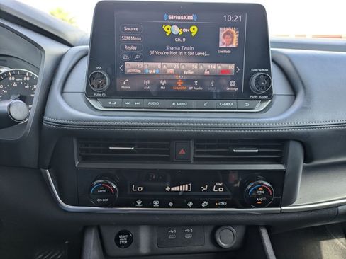 Used 2024 Nissan Rogue SV FWD image 13