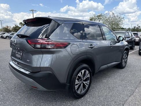 Used 2021 Nissan Rogue SV image 4